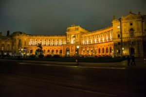 Vienna 80-minute evening sightseeing bus tour through 4