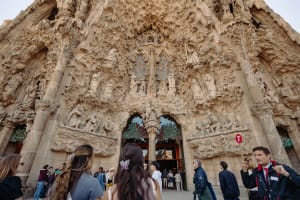 Skip-the-Line Sagrada Familia Highlights Tour 3