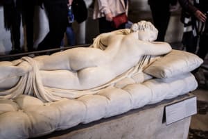 KILLED_Closing Time At The Louvre: The Mona Lisa At Her Most Peaceful 3
