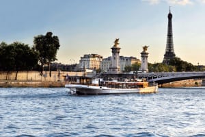 Luxury Seine River Cruise, Fine Dining & Drinks in Paris 4