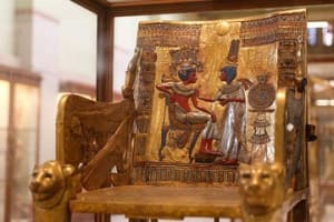 Female Guided Pyramids, Museum & Bazaar Private Tour 3
