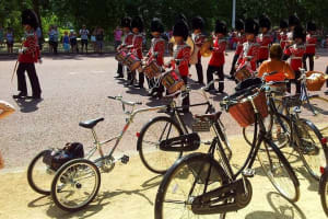 Landmarks & Gems: London Bike Ride +Historic Pub +Graffiti 3