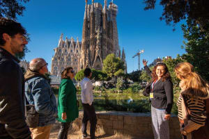 Sagrada Familia guided tour with Skip the line ticket 4