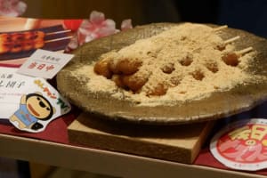 Osaka: Daytime Hanami (Cherry Blossom) and Food Tour 3