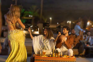 Tour Dubai: Luxury Desert Safari, 5-Star Dinner & Shows 4