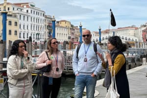 Venice: Rialto Offbeat Walk & Blooming Grand Canal Palace 4