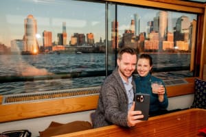New York City Christmas Holiday Statue and Skyline Cocoa Cruise 3