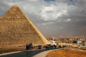 Half Day Tour in Pyramid of Giza With Lunch at 9 Pyramids Lounge 3