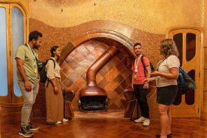 Fast-Track Casa Batlló Tour with White Rabbit Museum 4