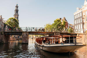 Amsterdam Luxury Canal Cruise with Unlimited Drinks 4
