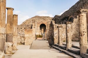 Pompeii Uncovered: Guided Walk of New Excavations & Hidden Gems 4