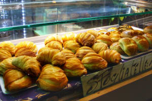 Private Naples Walking Tour with Pizza and Sfogliatella Tasting 3