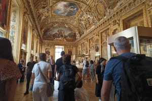 Exclusive Louvre Museum Highlights Tour 4