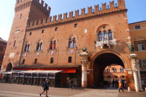 Ferrara Highlights Kids Tour with a Local Guide 3