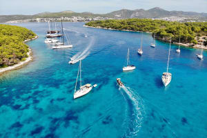 Private Yacht Tour to Hvar & Pakleni Islands 4