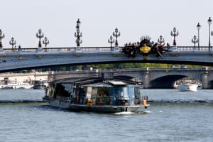 Paris Seine Dinner Cruise with Drinks 3
