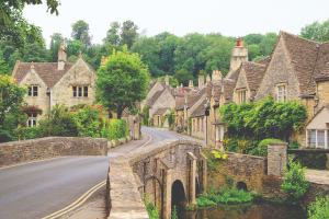 Stonehenge & Cotswolds Day Trip from Bath 3