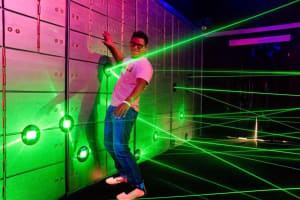 The Amazing Mirror Maze with Escape Room 3