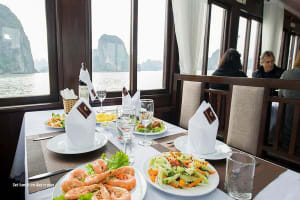 Halong Bay Full-Day Cruise with Kayaking from Hanoi 4