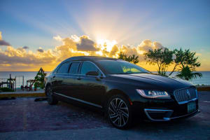 Luxurious Lincoln Stretch Limo Transfer 3