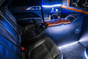 Luxurious Lincoln Stretch Limo Transfer 4