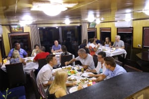Overnight Bai Tu Long Bay Cruise 3