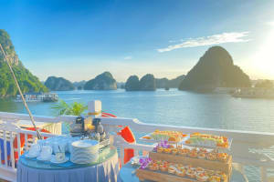 Hera Grand Luxury Cruise in Halong Bay 4