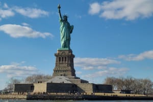 Statue of Liberty & Manhattan Skyline Cruise 4