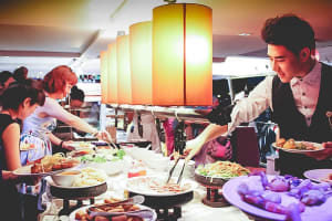 Amazing Chaophraya Dinner Cruise Experience 4