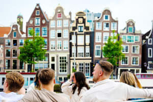 Amsterdam Canal Cruise with Local Guide 4