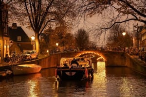 Amsterdam Evening Canal Cruise with Drinks 4