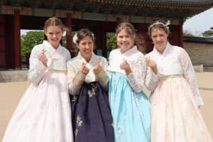 Hanbok Experience: Bukchon & Royal Palace Tour 4