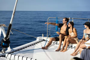 Deluxe Sail & Snorkel to Captain Cook Monument 4