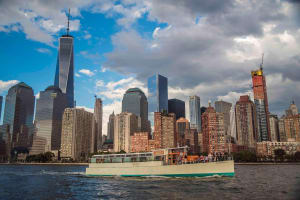 New York City Christmas Holiday Lights Sightseeing Cruise 4