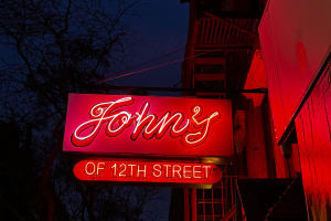 New York City Mafia and Local Food Tour led by NYPD Guides 4