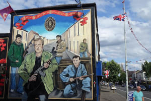 Political Taxi Tour Belfast (1-7 People) 4