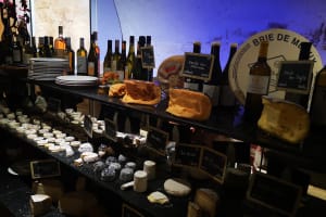 Selection of French cheeses paired with red and white Bordeaux wines for tasting