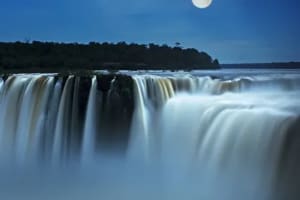 Paseo bajo la luna llena en las Cataratas del Iguazú 4
