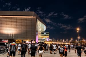 Partido de fútbol en São Paulo con entrada y transporte 3