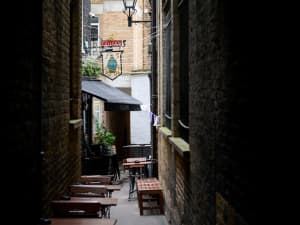 Private London Pubs Tour with Local Guide - image 3