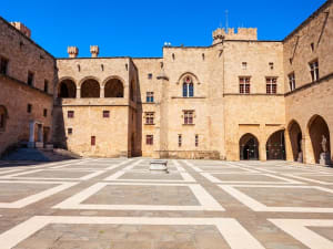 The Palace of the Grand Master: Skip-The-Line e-Ticket with Audio Tour on Phone - image 3