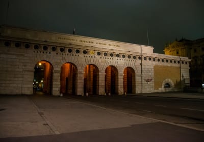 Vienna 80-minute evening sightseeing bus tour through 2