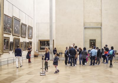 Private Louvre Highlights Tour with Art Historian Guide 2