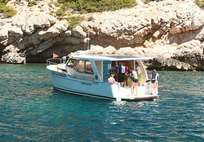 Balade en bateau dans les Calanques avec Baignade depuis Marseille 2