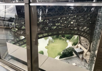 Eiffel Tower Small Group Reserved Access Guided Tour with Summit 2