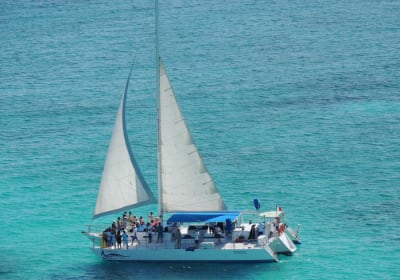 Isla Mujeres Catamaran Sailing tour + Lunch + Open Bar 2