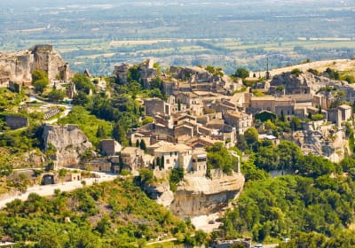Cobbled lane in Les Baux‑de‑Provence lined with stone houses and craft shops