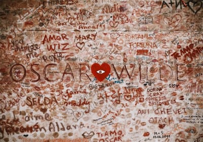 Visitor messages on Oscar Wilde’s tomb at Père Lachaise