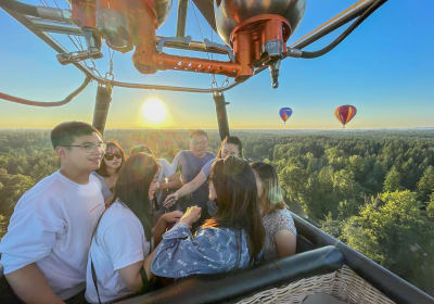 Heißluftballonfahrt bei Sonnenuntergang vor dem Mount Rainier 2
