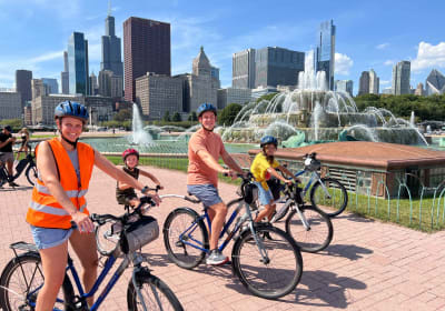 Chicago: Downtown Family Food Tour by Bike with Sightseeing 2